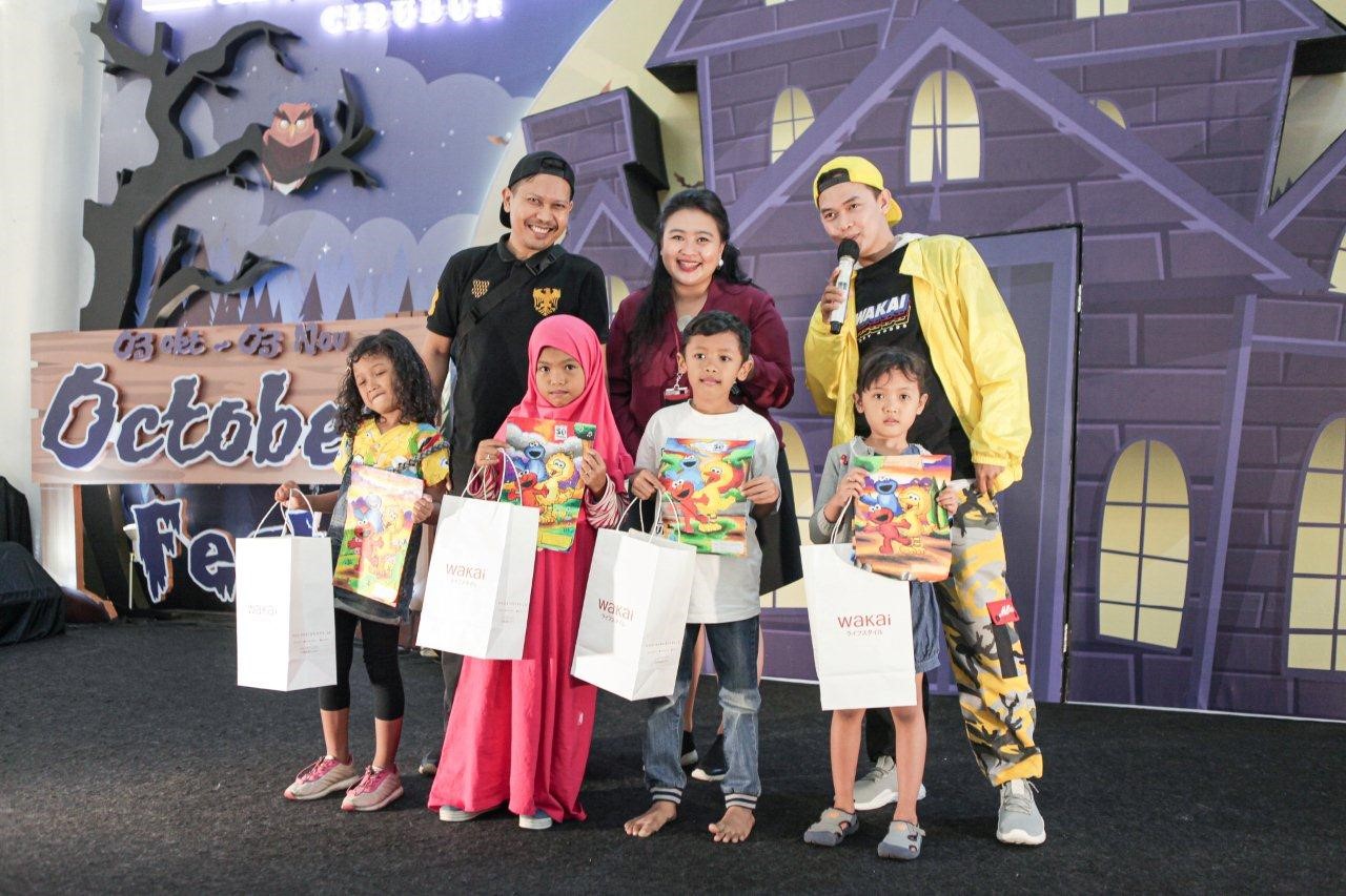para pemenang coloring competition bersama wakai kids dan sesame street